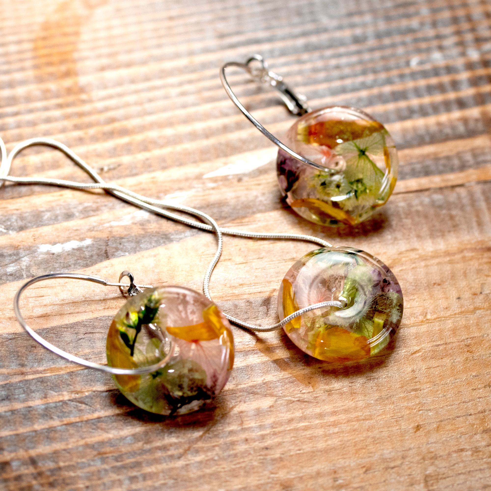 Botanical Flower Donut Shaped Earrings and Pendant Set - Calico Unicorn