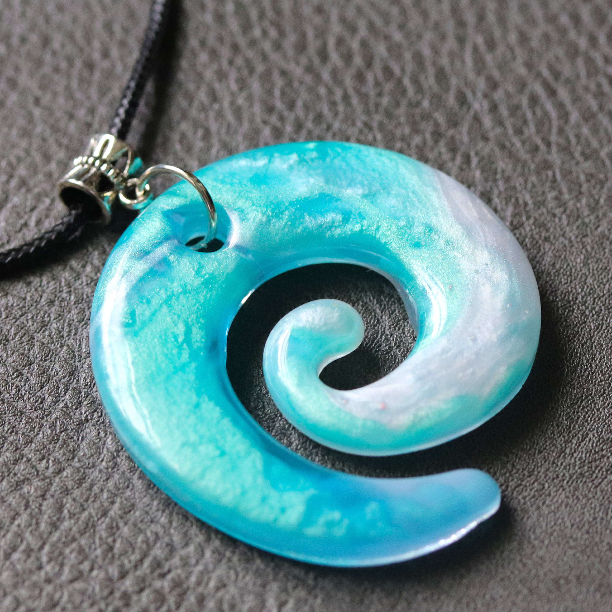 Pearly Ocean Spiral Pendant image 8