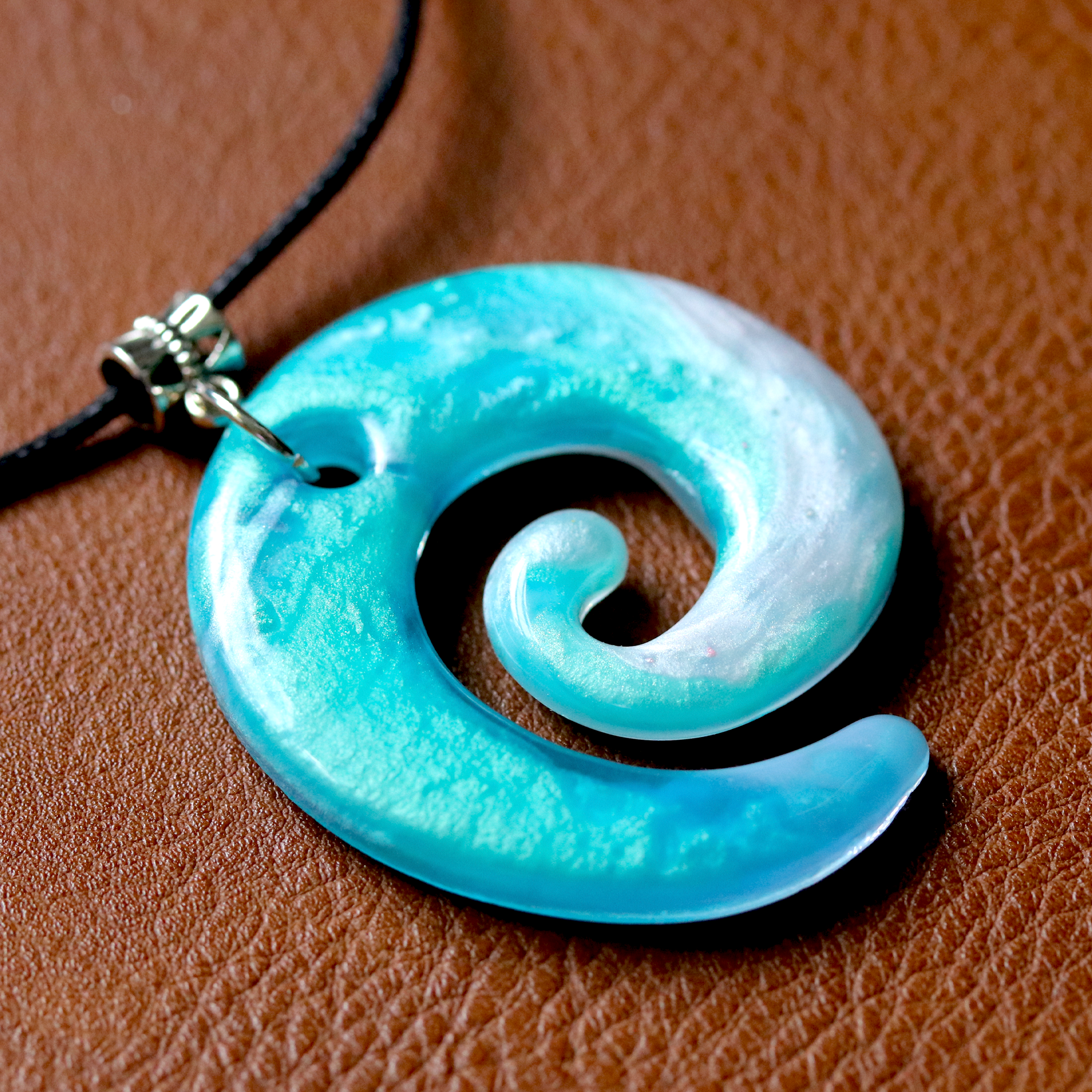 Pearly Ocean Spiral Pendant image 9