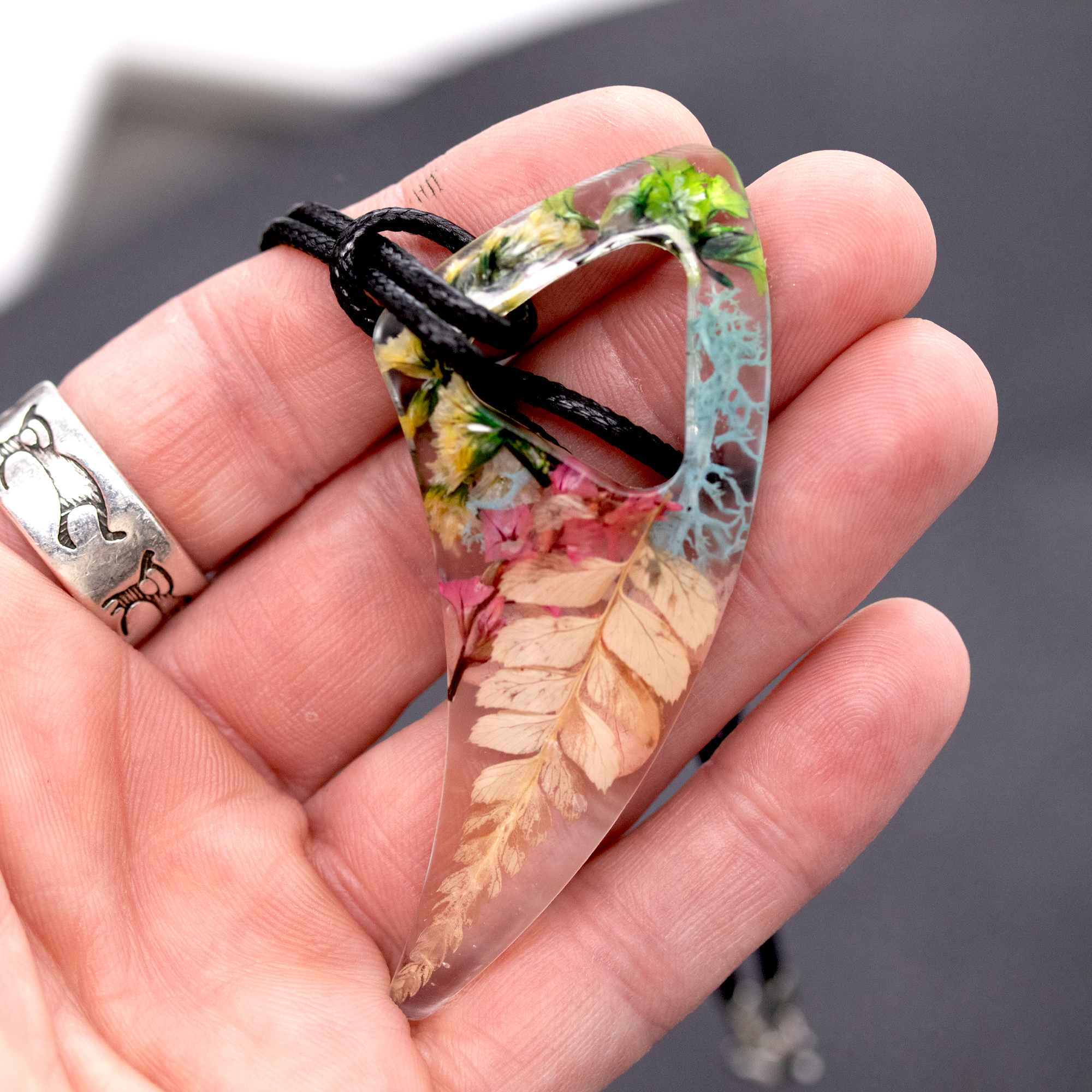 Tribal Wolf/Shark Tooth-Shaped Fairy-Core Dried Flowers Pendant image 4