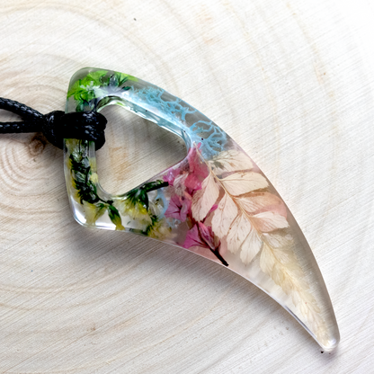 Tribal Wolf/Shark Tooth-Shaped Fairy-Core Dried Flowers Pendant image 1