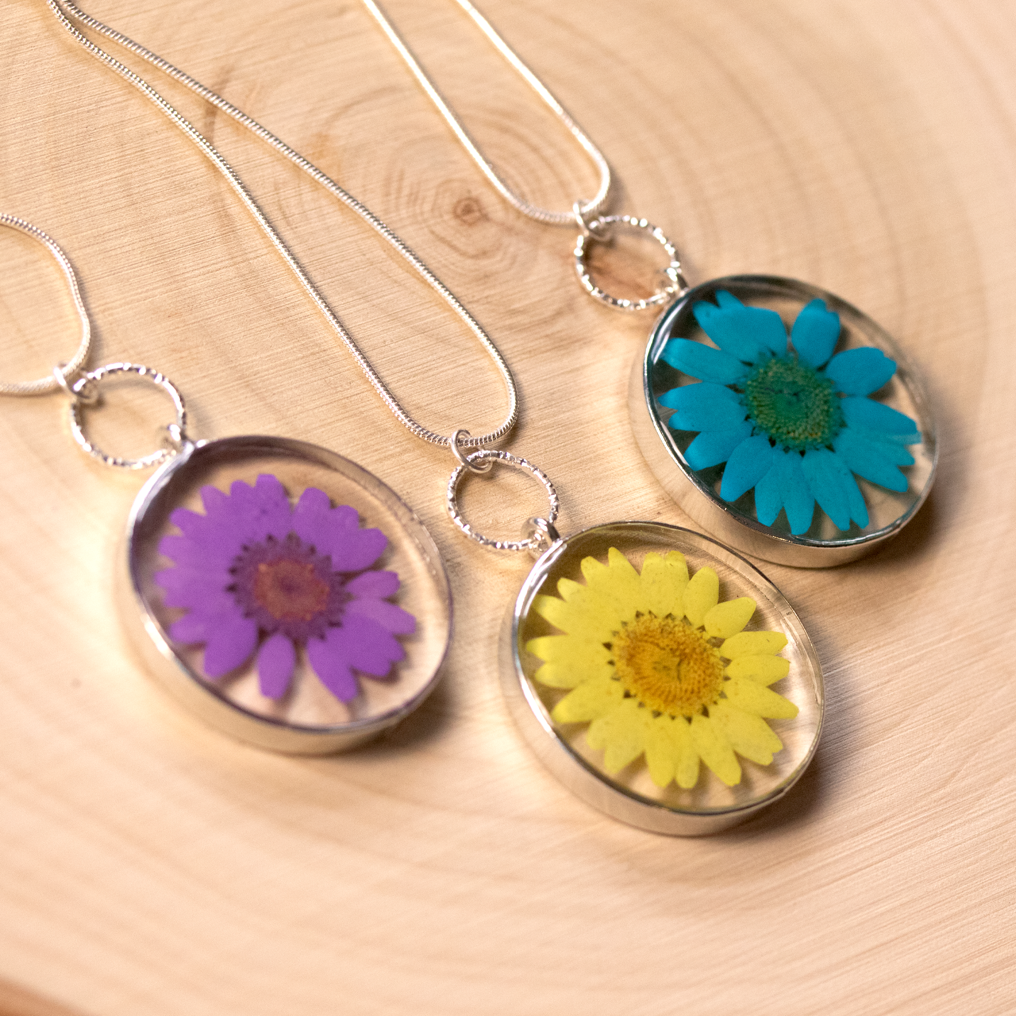 Green Round Colorful Daisy Pendant image 3