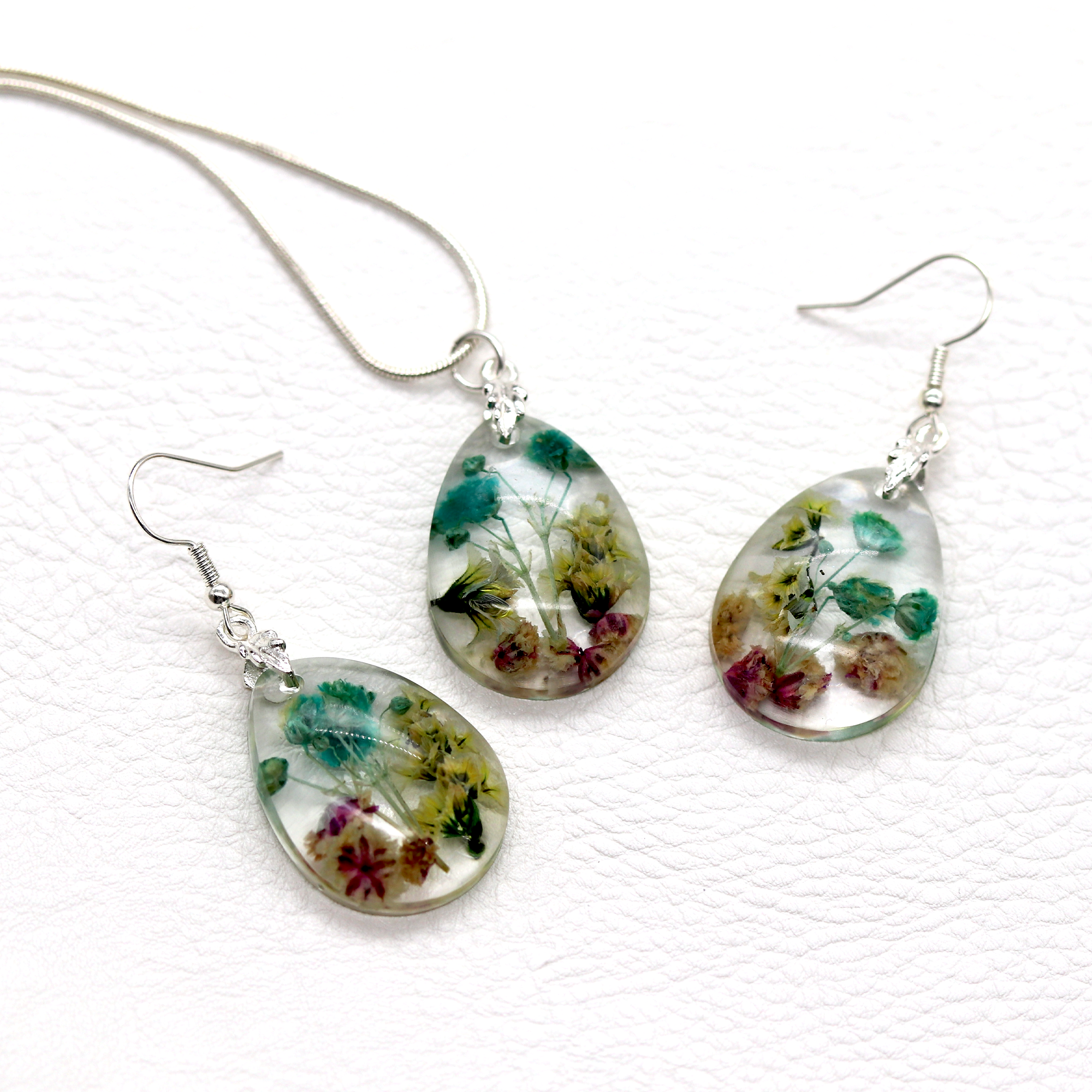Teardrop Botanical Flower Pendant - Calico Unicorn