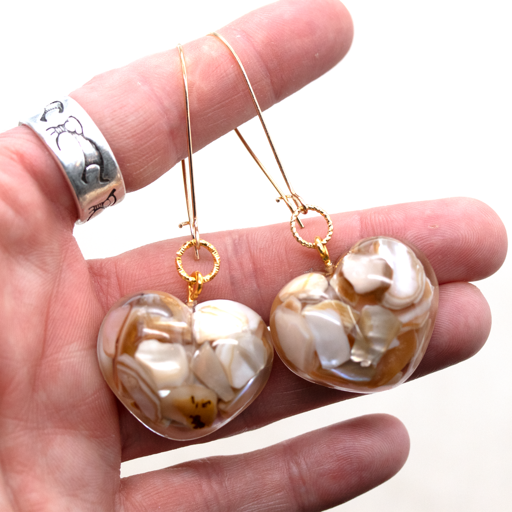 Simple Mother of Pearl Heart-Shaped Earrings image 3