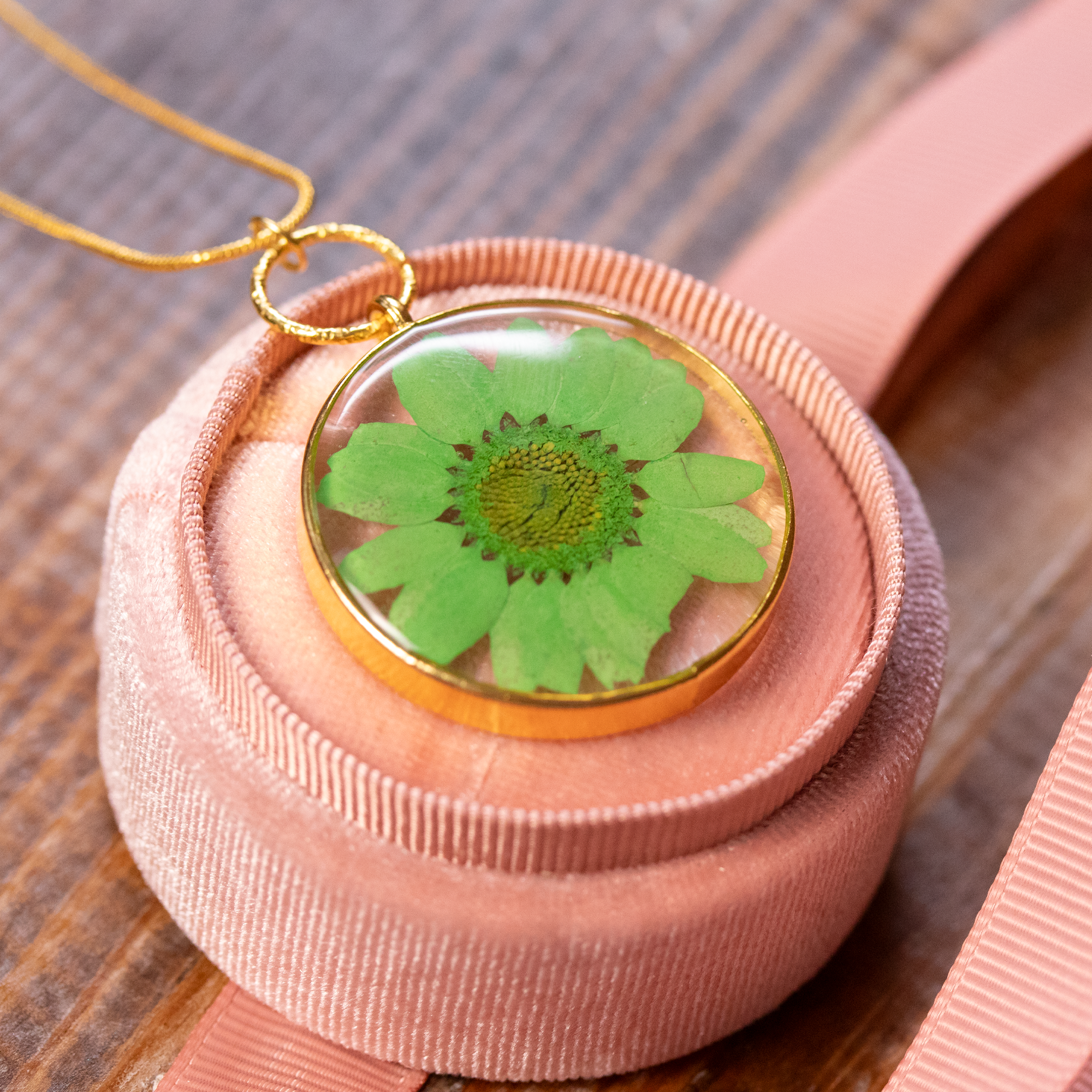 Green Round Colorful Daisy Pendant image 1