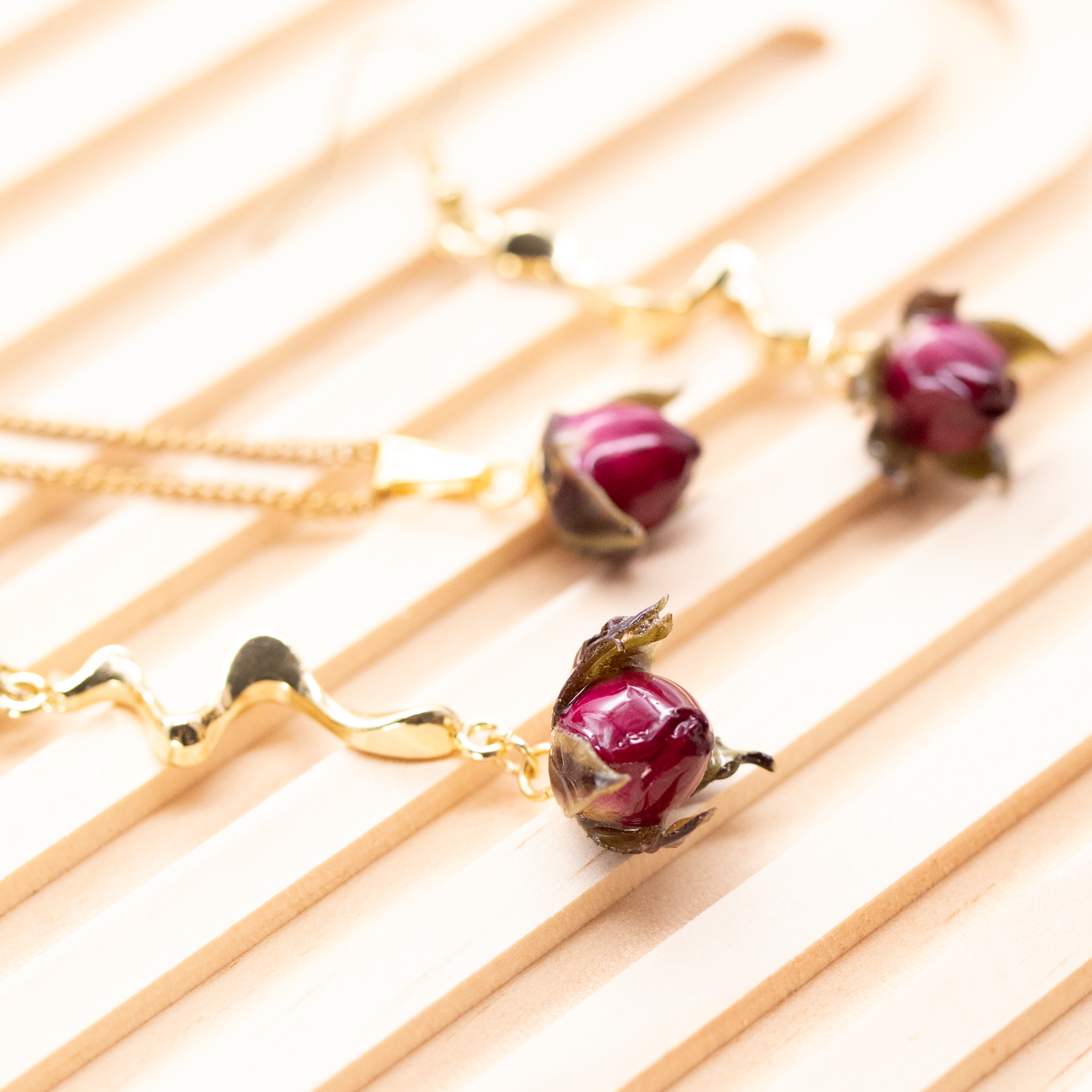 Real red mini rose bud earrings pendant set gold 13.png