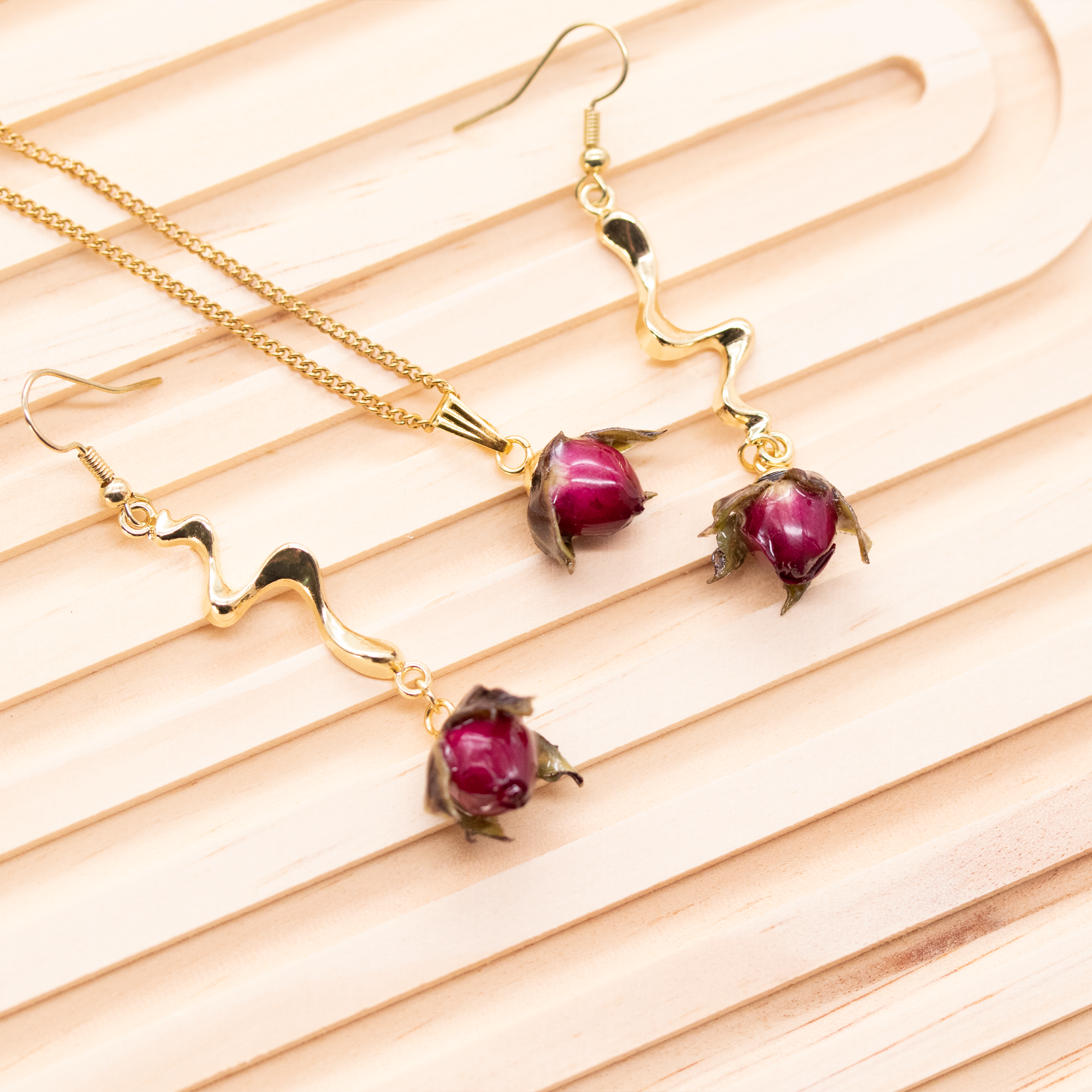 Real red mini rose bud earrings pendant set gold 1.png