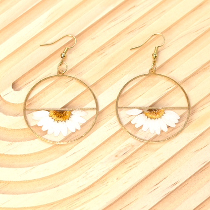 Real daisy half circle lightweight earrings 3.png